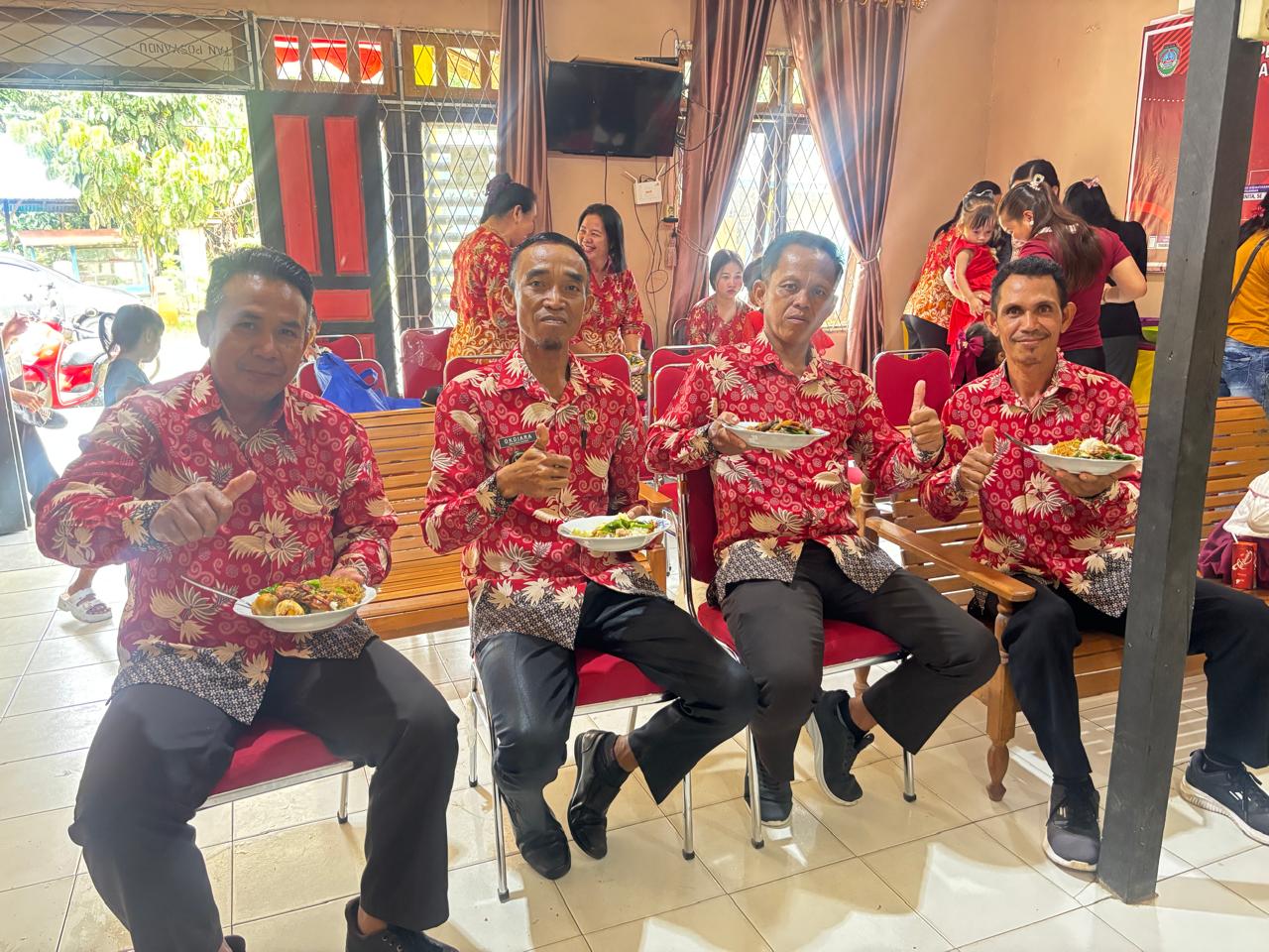 Natal bersama TK cinta kasih Ladangan bersama Perangkat Desa Ladangan